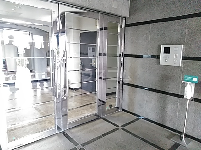 18/25 エントランス