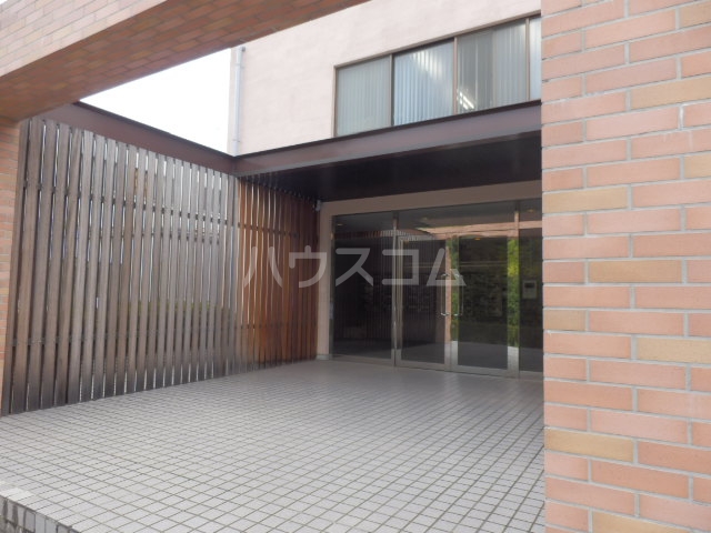 19/30 エントランス