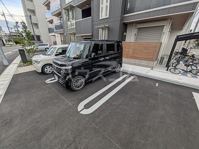 23/26 駐車場