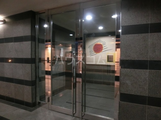 18/21 エントランス