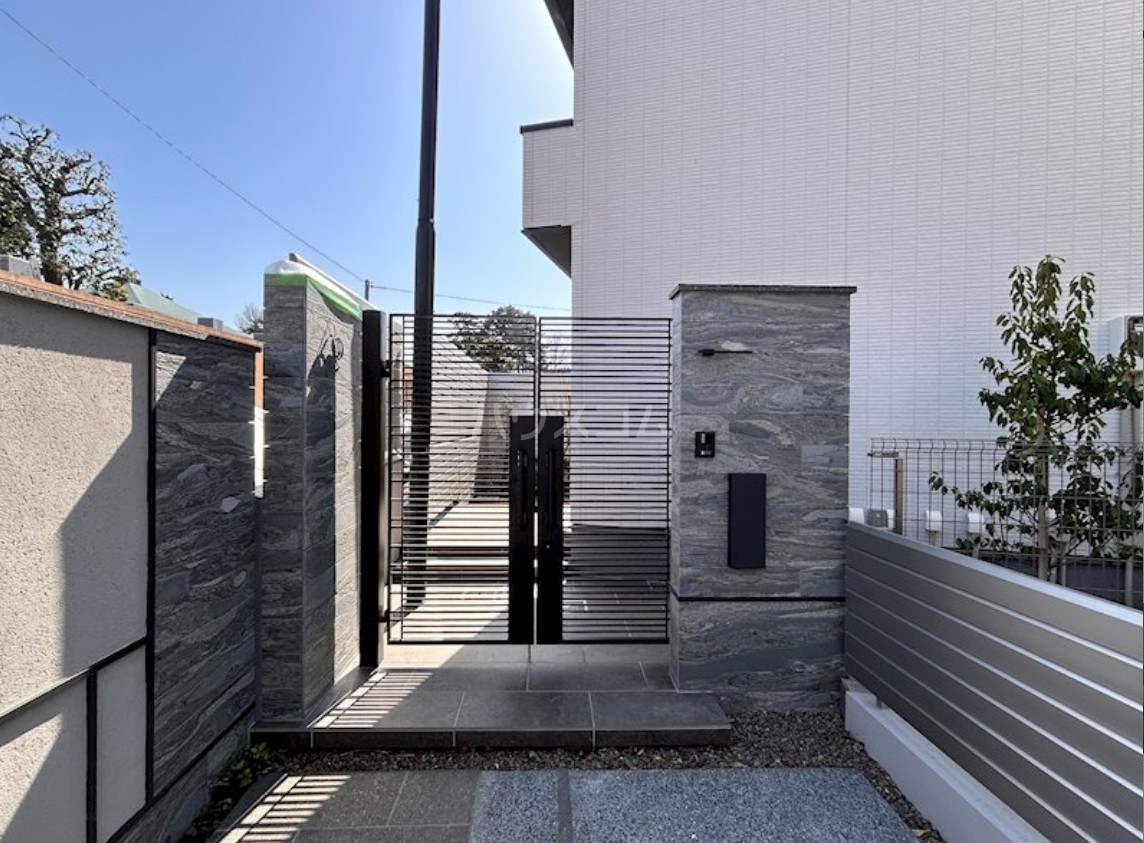 21/30 エントランス