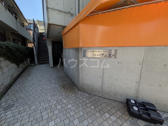 21/23 エントランス