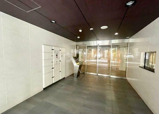 18/24 エントランス