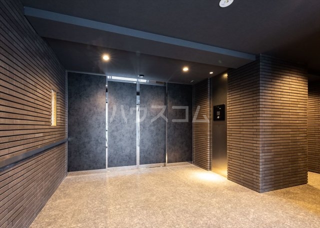 25/30 エントランス