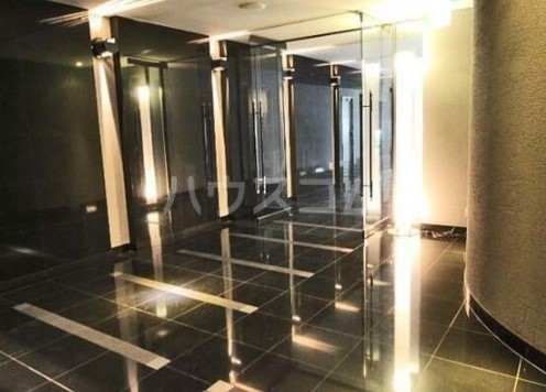 18/19 エントランス