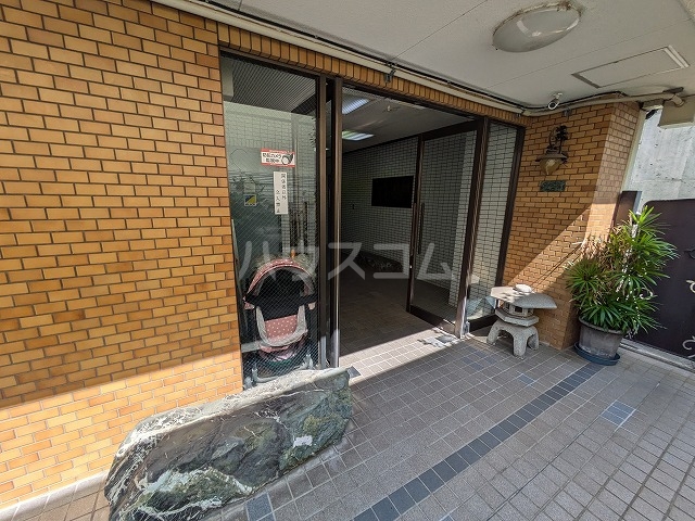 20/30 エントランス