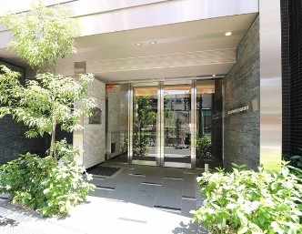 24/30 エントランス