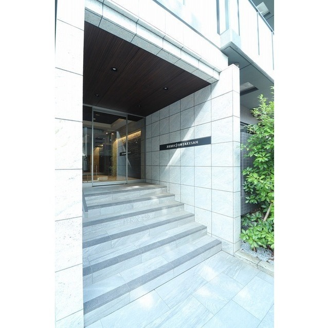 18/24 エントランス