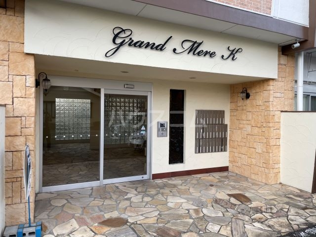 27/30 エントランス