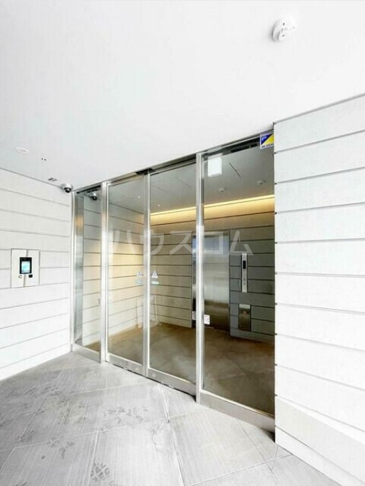 16/17 エントランス