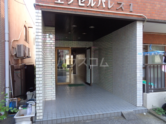 18/25 エントランス