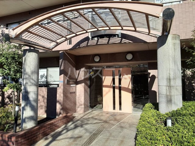 23/30 エントランス