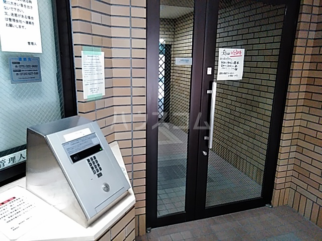 28/30 エントランス