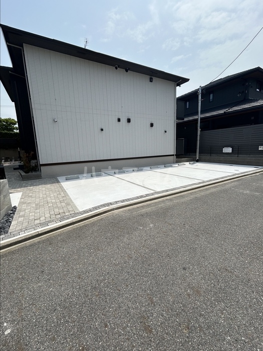 18/23 駐車場