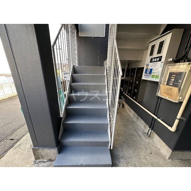 21/22 エントランス