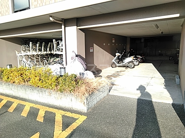 23/28 エントランス