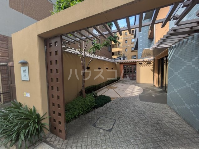 21/25 エントランス