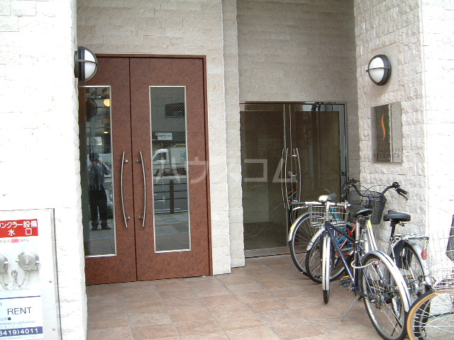 18/23 エントランス