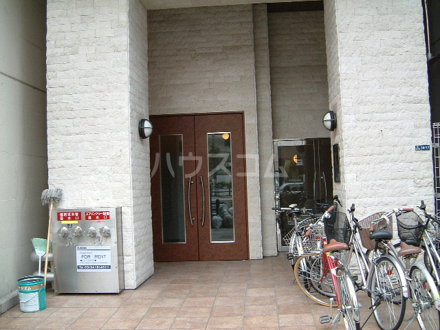 19/23 エントランス