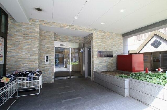 16/18 エントランス