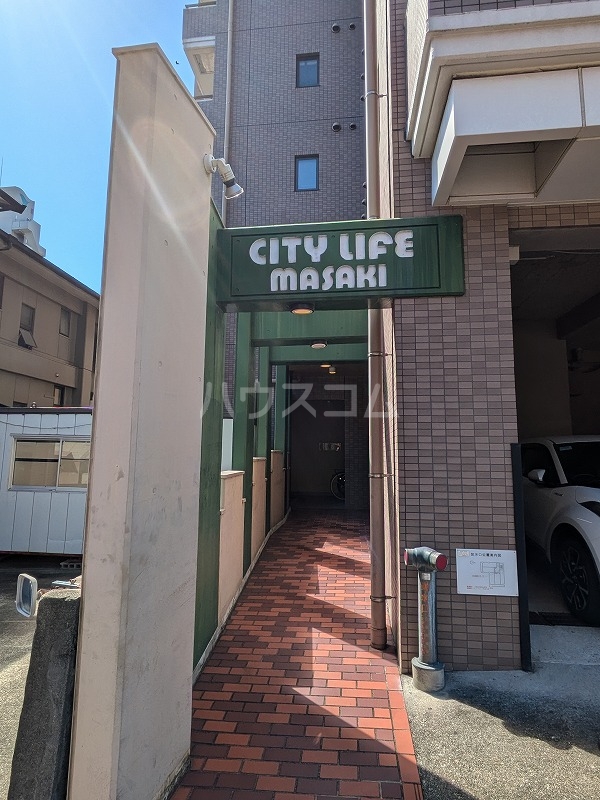 15/23 エントランス