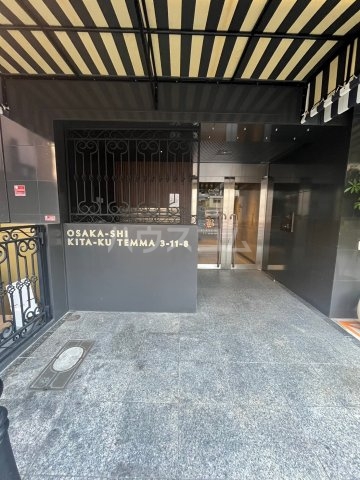 23/30 エントランス