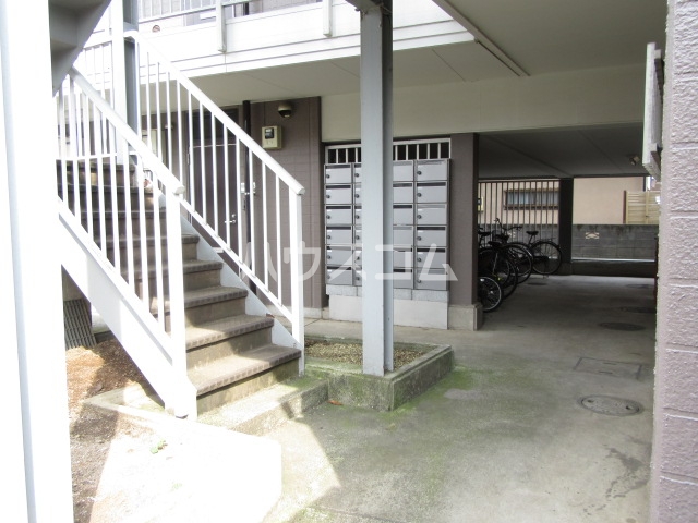 21/30 エントランス