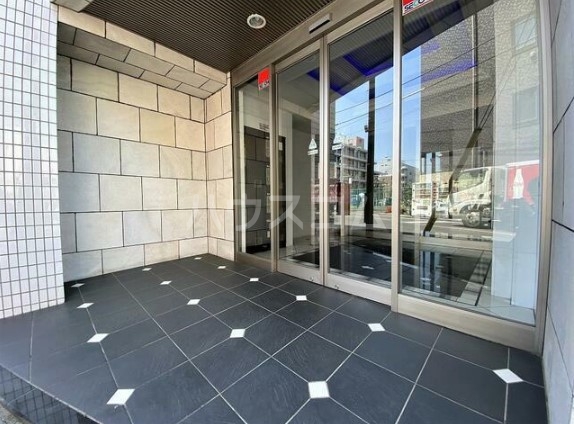 16/21 エントランス