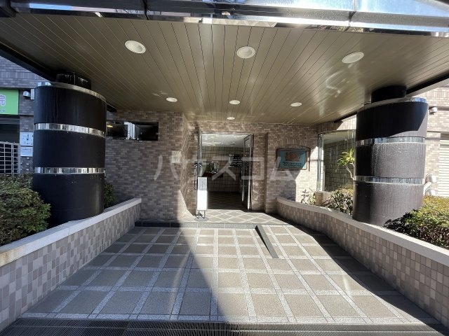 20/29 エントランス