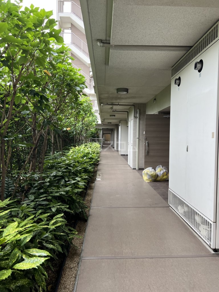 18/23 エントランス