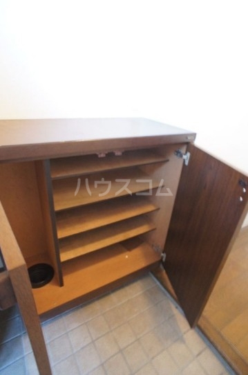 22/28 エントランス