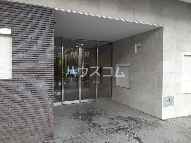 28/30 エントランス