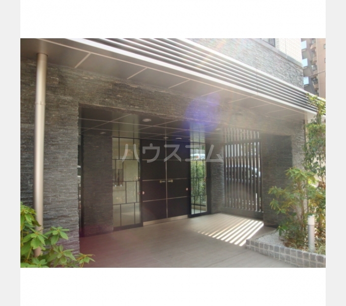 26/30 エントランス