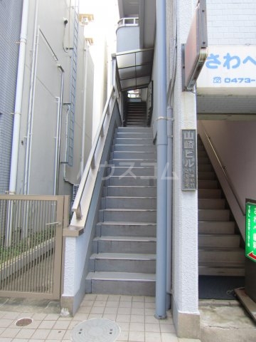 23/30 エントランス