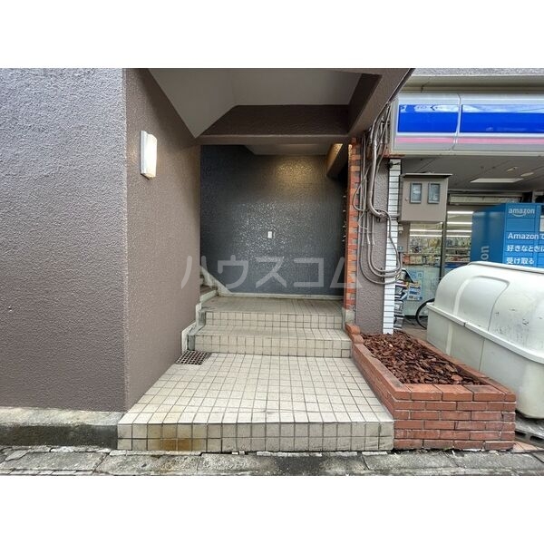 2/2 エントランス