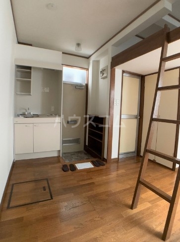 16/21 エントランス