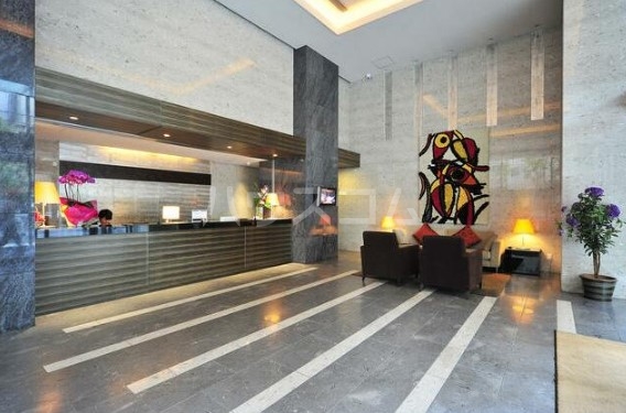 17/27 エントランス