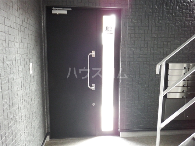 28/30 エントランス