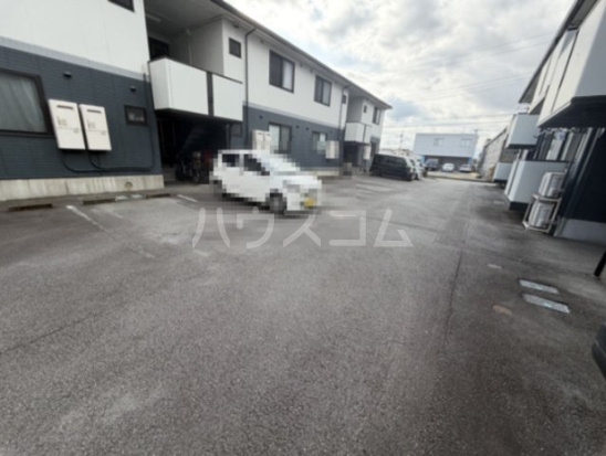 2/3 駐車場