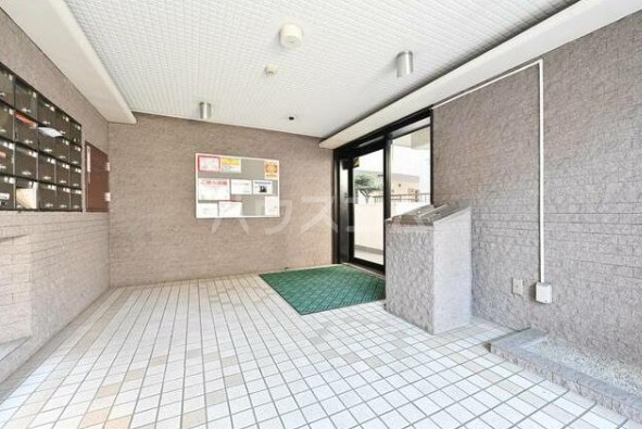 25/29 エントランス