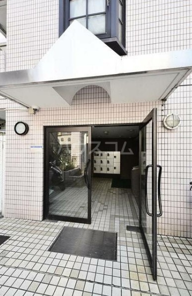 27/29 エントランス