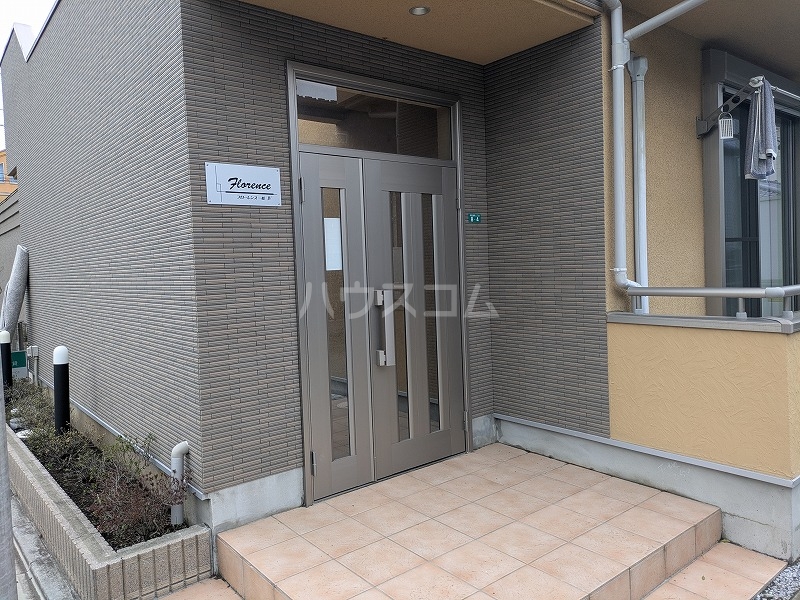 21/30 エントランス