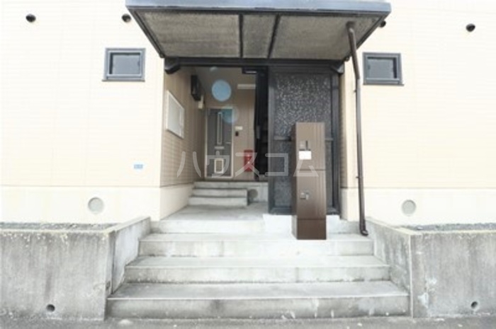 16/20 エントランス