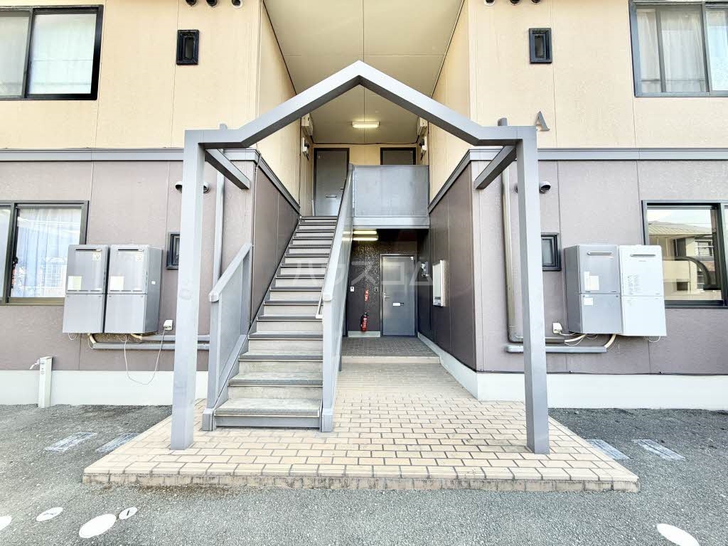 26/30 エントランス