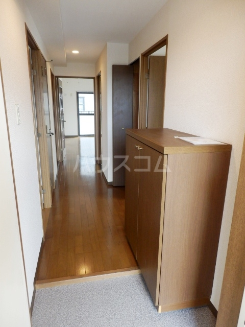 19/30 エントランス