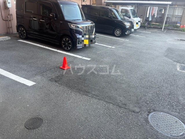 23/27 駐車場