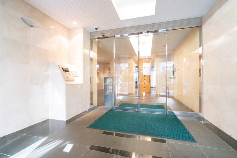 13/18 エントランス