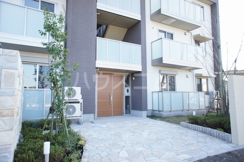 16/18 エントランス