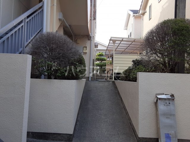 21/30 エントランス