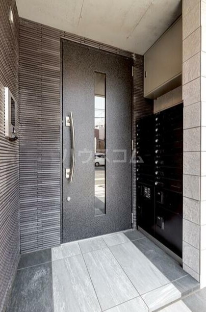 22/28 エントランス